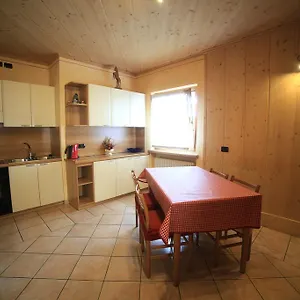 https://chalet-marinella.it-lombardy.com