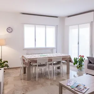 https://appartamento-le-barche-2.hotelinveneto.com